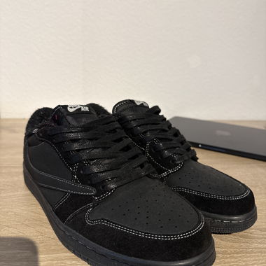 Jordan 1 X Travis Scott phantom black