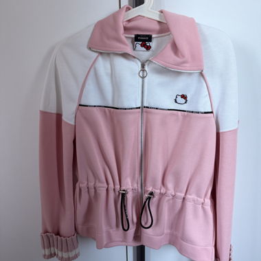 Pink. O Hello Kitty zip jacket