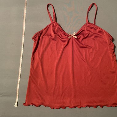 Rotes Seidentop