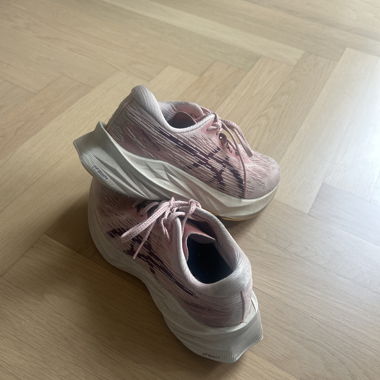 Novablast 3 Donna Rosa Rosso F700 Scarpe da Corsa