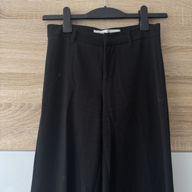 Pantalon en tissu noir Bershka EUR 34