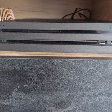 PS4 Pro usata, console e 2 giochi