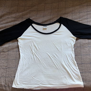Short-sleeve sweater / mid-length sleeve T-shirt