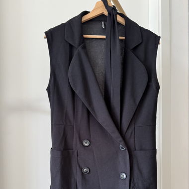 Vest black