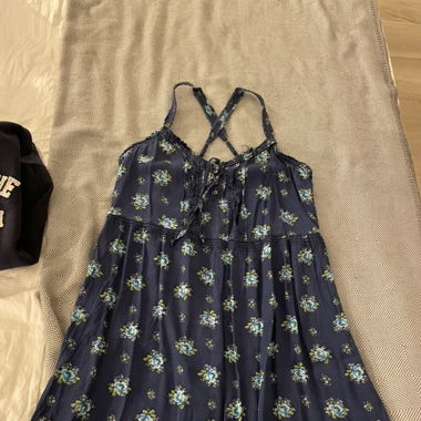 Robe bleu marine à fleurs Abercrombie and Fitch
