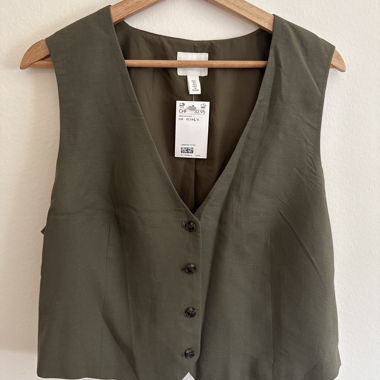 Gilet verde oliva con bottoni davanti