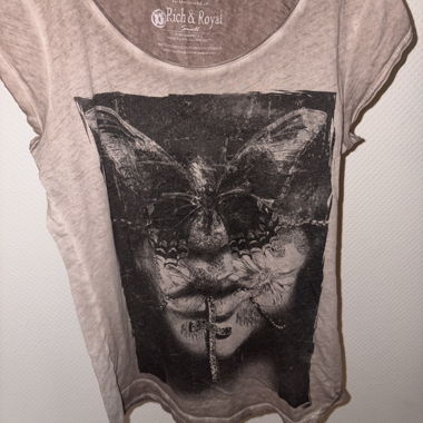 Rich & Royal T-Shirt mit Schmetterlingsprint
