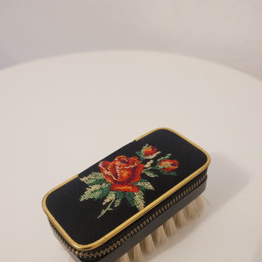 Brosse Vintage avec kit couture et manucure