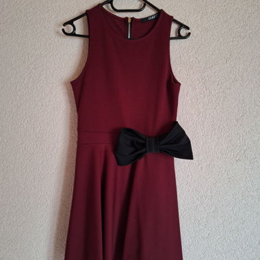 Bordeaux-Kleid