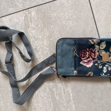 Shoulder bag with floral pattern