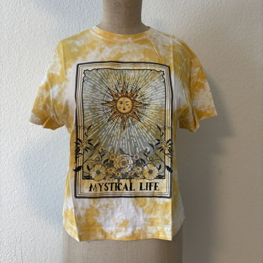 T-Shirt mit Sonnendesign und Batik-Look