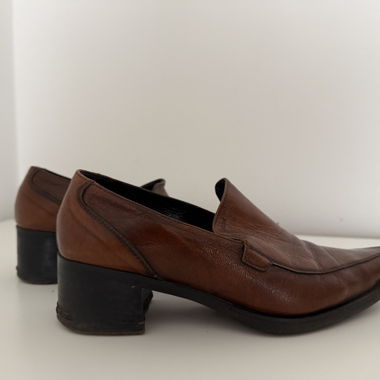Braune Lederpumps mit Blockabsatz