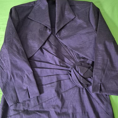 Robe violette drapée