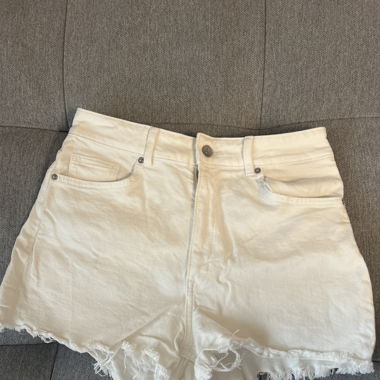 Shorts, weiss