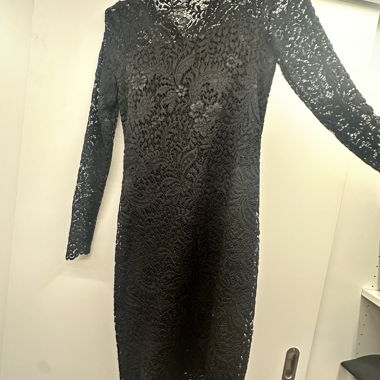 Abito in pizzo nero