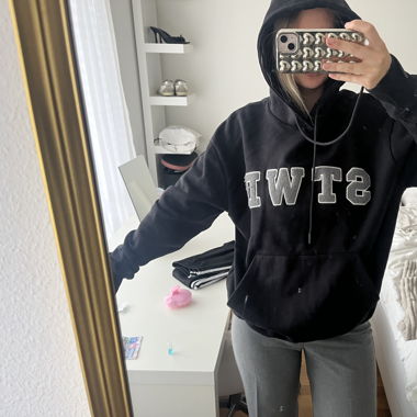 schwarzer Hoodie