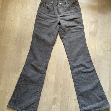 Jean pour femmes marron avec broderie