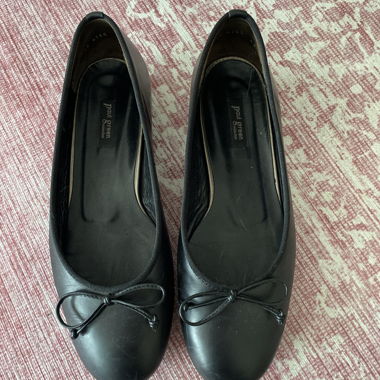 black ballerinas