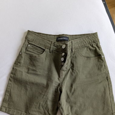 Short kaki