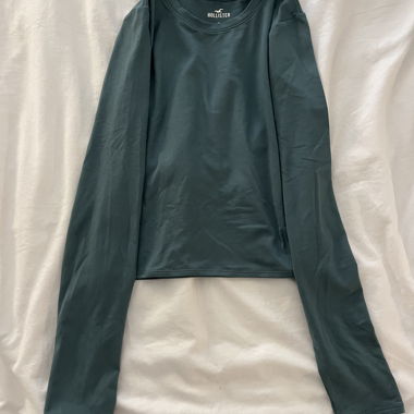 grünes langarm shirt