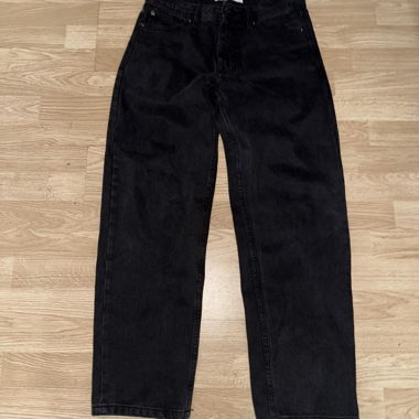 Jeans noirs au fit baggy
