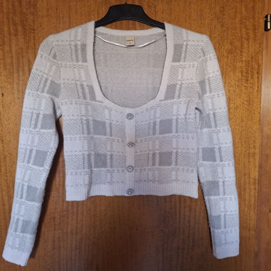 Cardigan grau mit Knöpfen