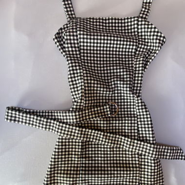 Abito con spalline in giongale con cintura