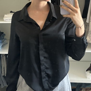 schwarze seidene Bluse