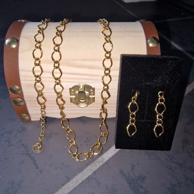 Goldfarbenes Schmuckset - Kette, Armband, Ohrringe