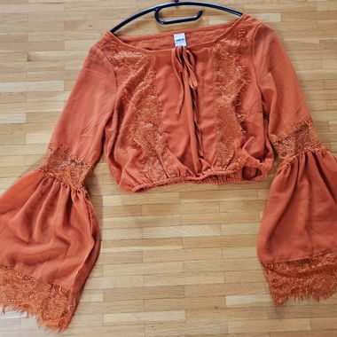 Orange Crop-Top mit Spitze