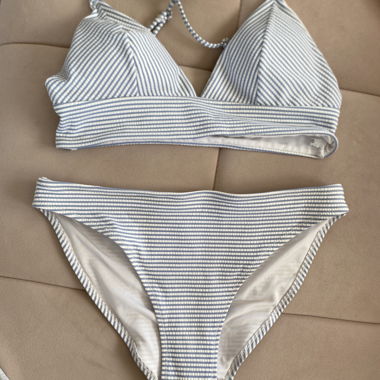 Gestreifter Bikini