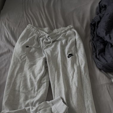 Weissgraue Nike Trainerhosen