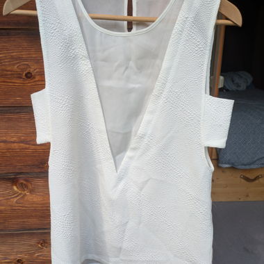Le Temps drs Cerise, sparkly white top