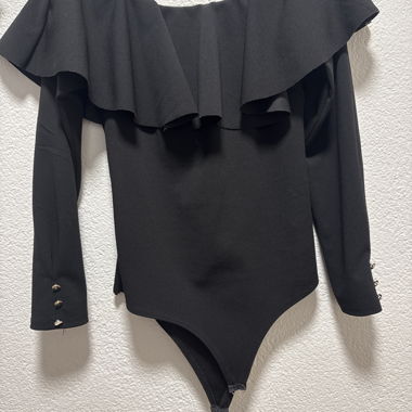 Body noir à volants