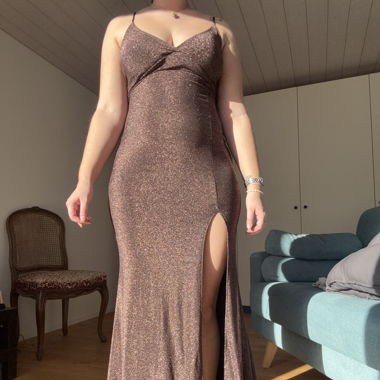 Robe de soirée marron pailletée dos nu