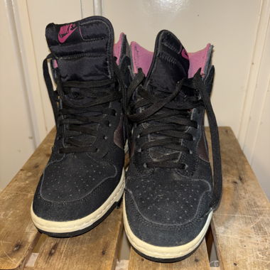 Nike hohe Sneaker schwarz und violett