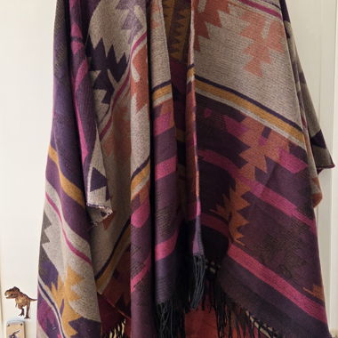 Bordeauxroter Poncho