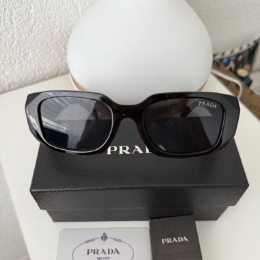 Lunette de soleil prada