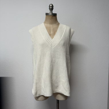 White knitted sleeveless sweater vest