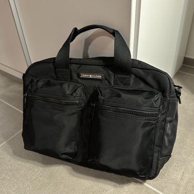Borsa a tracolla nera Tommy Hilfiger