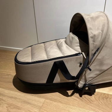 *NOUVEAU* Stokke Yoyo Nacelle / Berceau (Taupe)