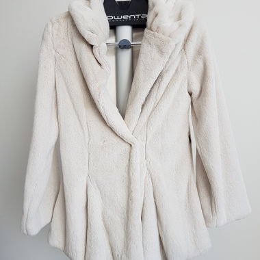Flauschige Plüschjacke cremefarbig