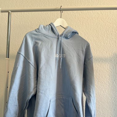 Hellblauer Hoodie