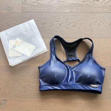 Bombshell sportswriter bra
