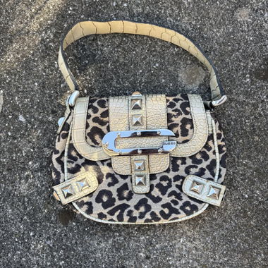 Borsetta Guess beige a tracolla con stampa leopardata