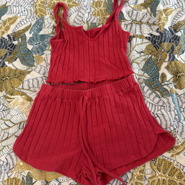 Completo rosso a righe