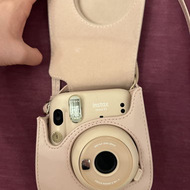 Instax mini 11 in Rosa mit Hülle dazu