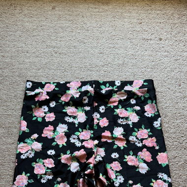 Pantaloncini da ciclismo neri con motivo floreale