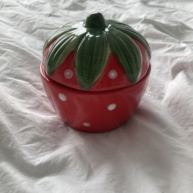 Coupelle à bijoux en céramique fraise