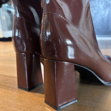 Stivaletti in vernice marrone e bordeaux